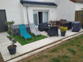 charmante maison calme / jardin terrasse /jacuzzi